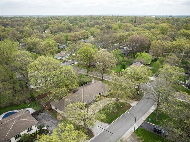 1900 W 70th Street, Mission Hills, KS 66208