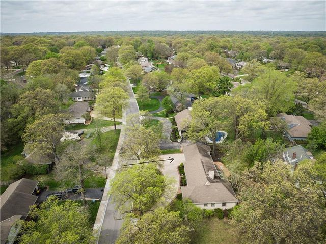 1900 W 70th Street, Mission Hills, KS 66208
