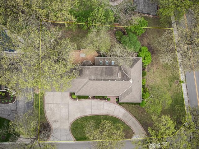 1900 W 70th Street, Mission Hills, KS 66208