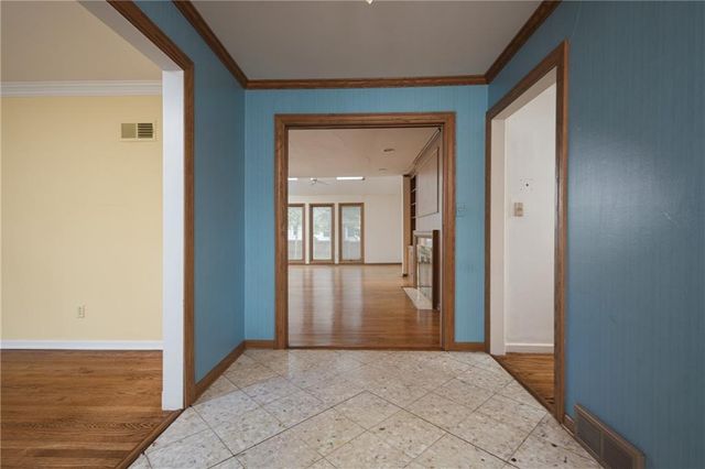 1900 W 70th Street, Mission Hills, KS 66208