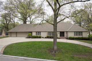 1900 W 70th Street, Mission Hills, KS 66208