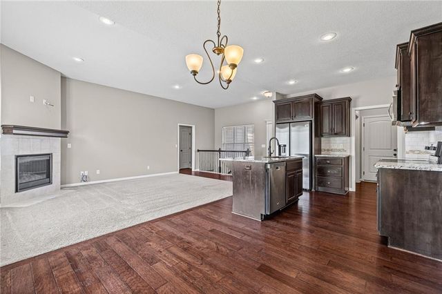 806 NW Par Drive, Grain Valley, MO 64029