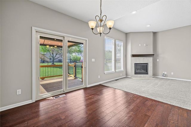 806 NW Par Drive, Grain Valley, MO 64029