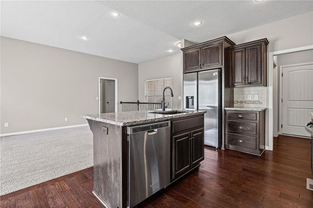 806 NW Par Drive, Grain Valley, MO 64029