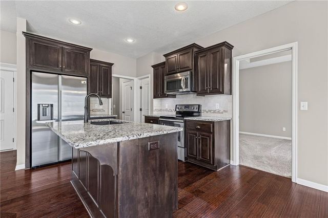 806 NW Par Drive, Grain Valley, MO 64029