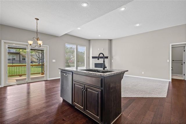 806 NW Par Drive, Grain Valley, MO 64029