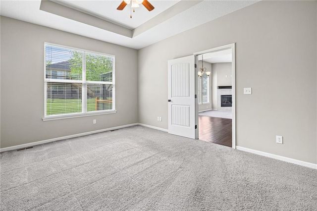 806 NW Par Drive, Grain Valley, MO 64029