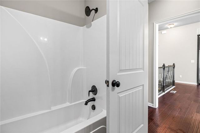 806 NW Par Drive, Grain Valley, MO 64029