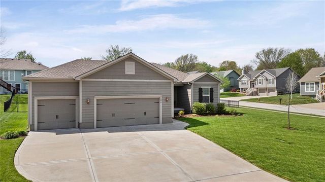 806 NW Par Drive, Grain Valley, MO 64029