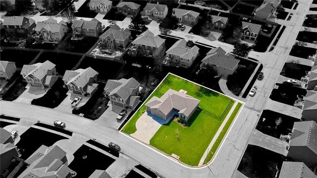 806 NW Par Drive, Grain Valley, MO 64029