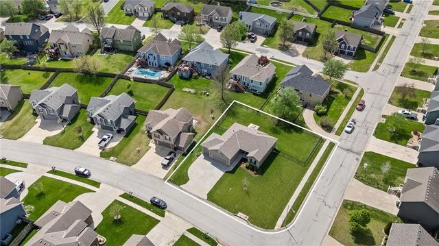 806 NW Par Drive, Grain Valley, MO 64029