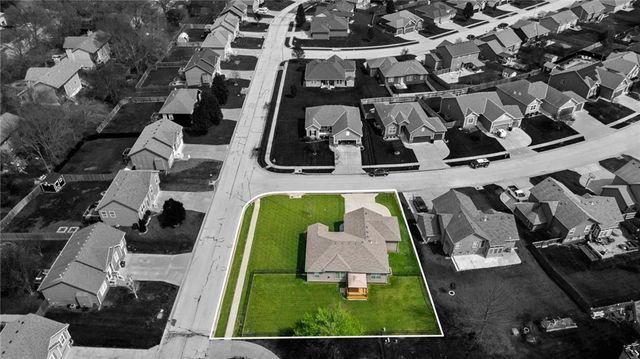 806 NW Par Drive, Grain Valley, MO 64029