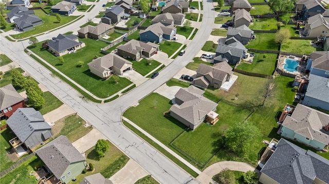 806 NW Par Drive, Grain Valley, MO 64029