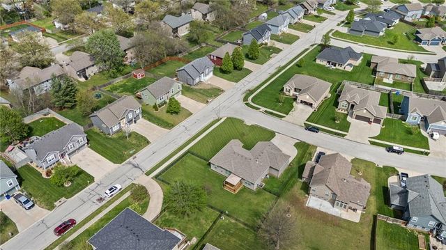 806 NW Par Drive, Grain Valley, MO 64029