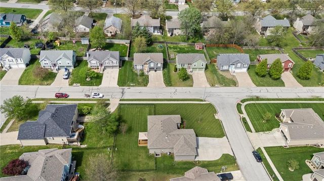 806 NW Par Drive, Grain Valley, MO 64029