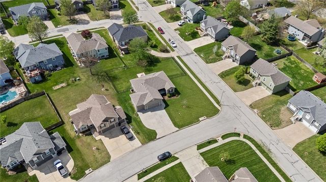 806 NW Par Drive, Grain Valley, MO 64029