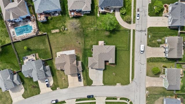 806 NW Par Drive, Grain Valley, MO 64029
