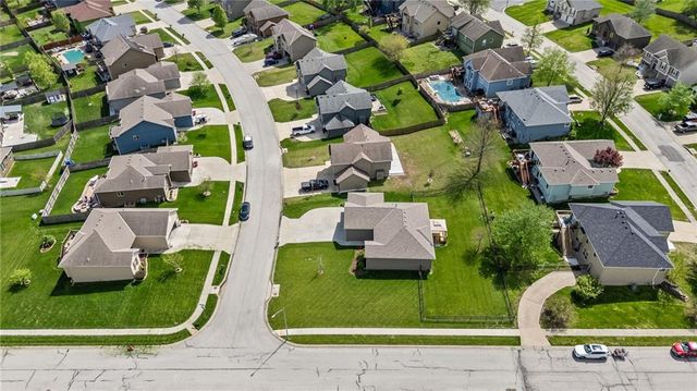806 NW Par Drive, Grain Valley, MO 64029