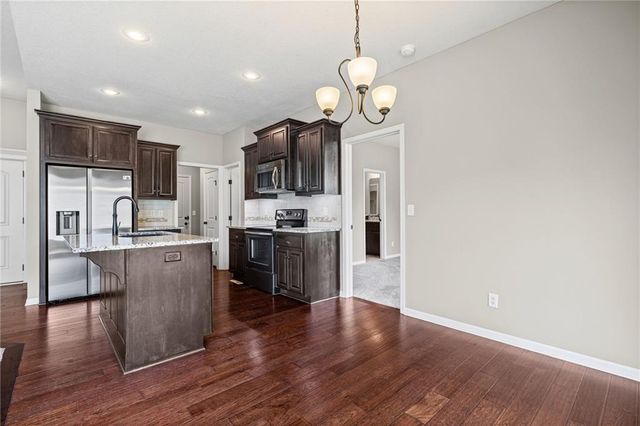 806 NW Par Drive, Grain Valley, MO 64029