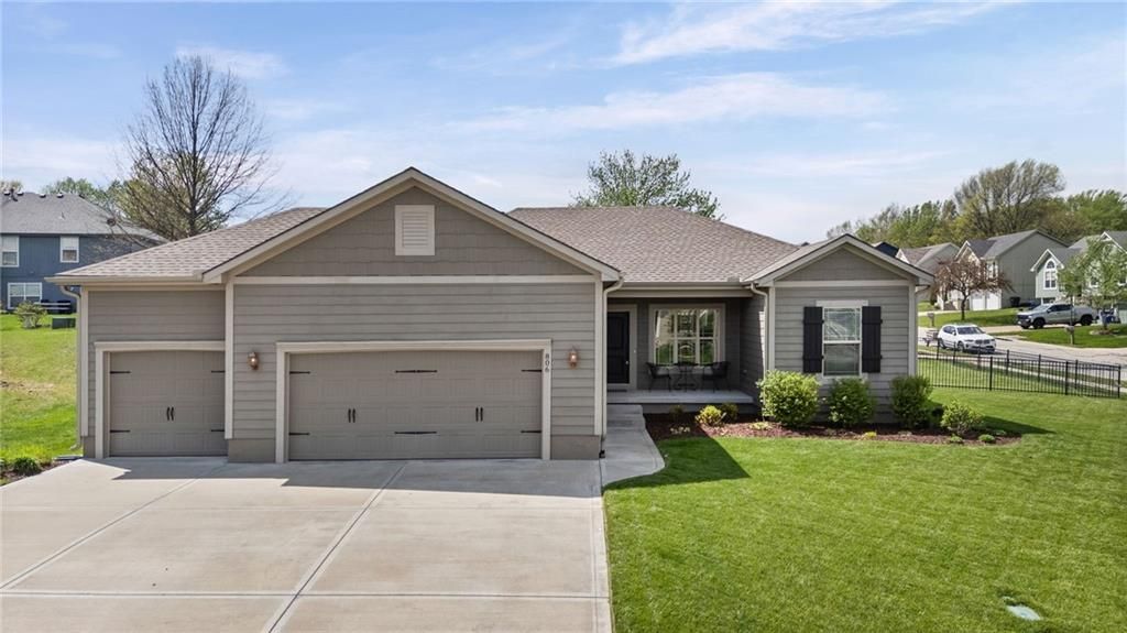 806 NW Par Drive, Grain Valley, MO 64029