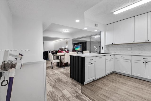 23380 Carolwood Ln 205, Boca Raton, FL 33428