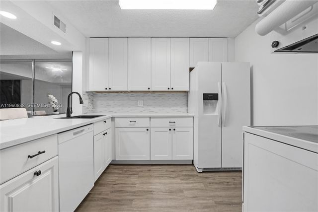 23380 Carolwood Ln 205, Boca Raton, FL 33428