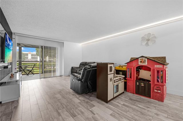 23380 Carolwood Ln 205, Boca Raton, FL 33428