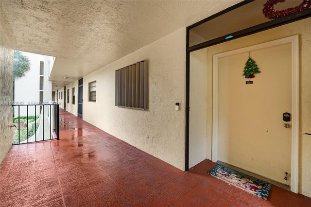 23380 Carolwood Ln 205, Boca Raton, FL 33428