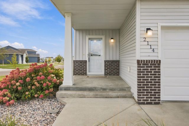 2114 65th Avenue S, Fargo, ND 58104