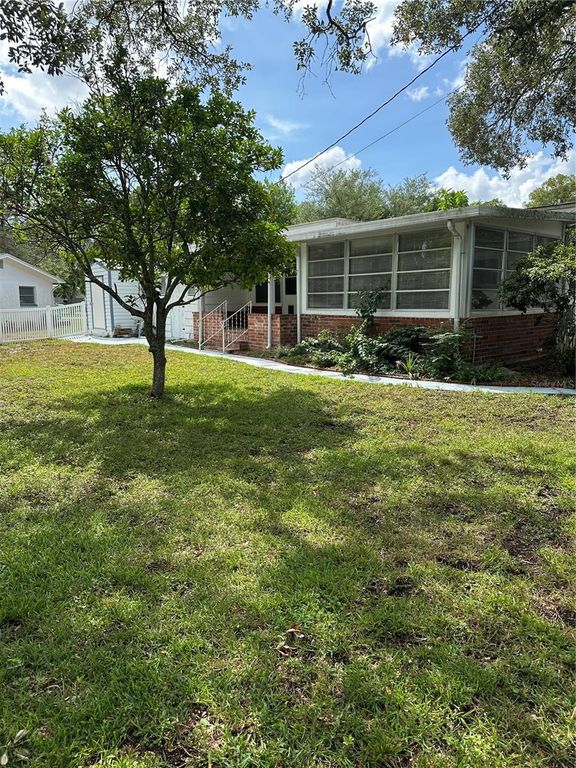 Image 17 of property listing at Address unavailable.