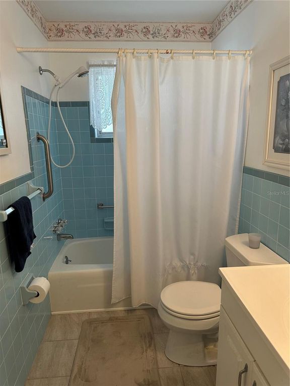 Image 10 of property listing at Address unavailable.