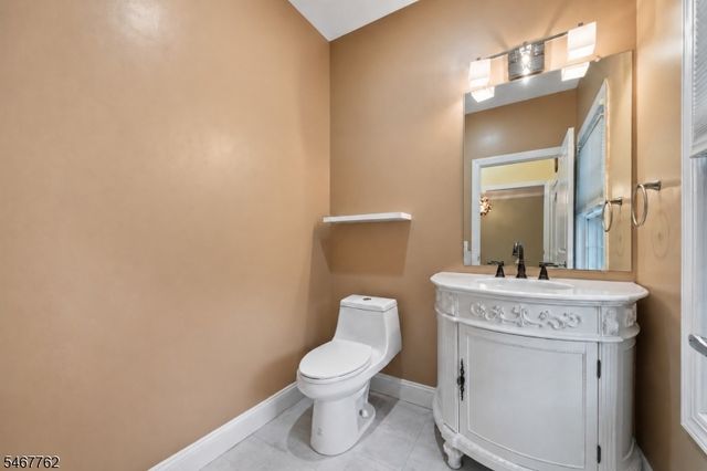 1 Efstis Ct, West Orange Twp., NJ 07052