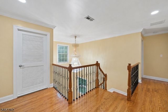 1 Efstis Ct, West Orange Twp., NJ 07052