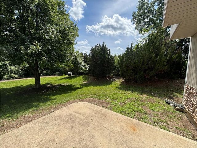 21154 Millridge Street, Spring Hill, KS 66083