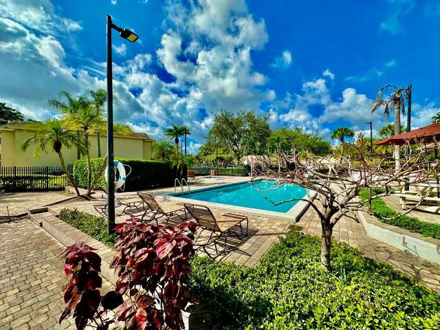 640 Cypress Club Way G, Deerfield Beach, FL 33064
