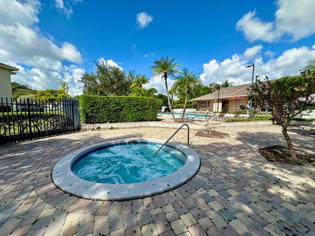 640 Cypress Club Way G, Deerfield Beach, FL 33064