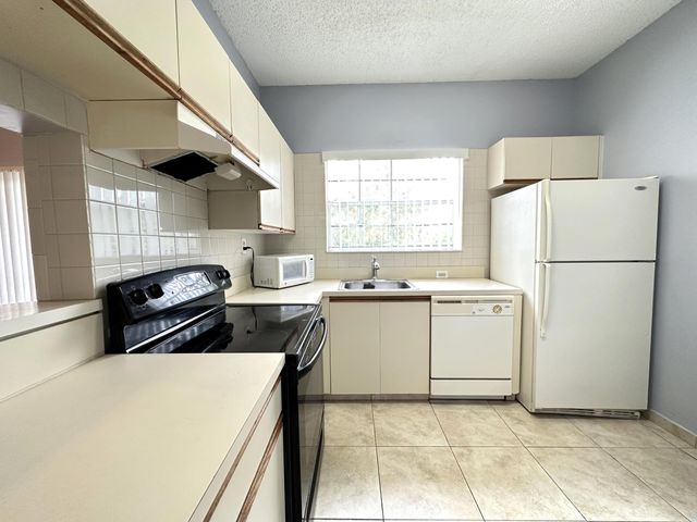 640 Cypress Club Way G, Deerfield Beach, FL 33064