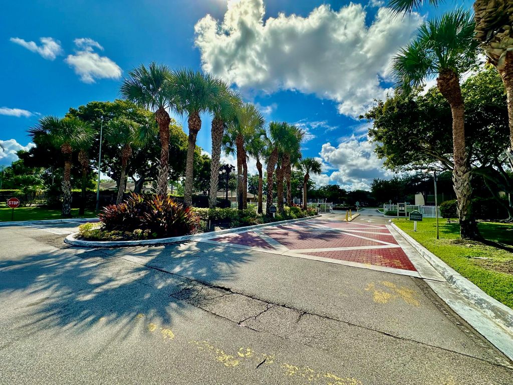 640 Cypress Club Way G, Deerfield Beach, FL 33064