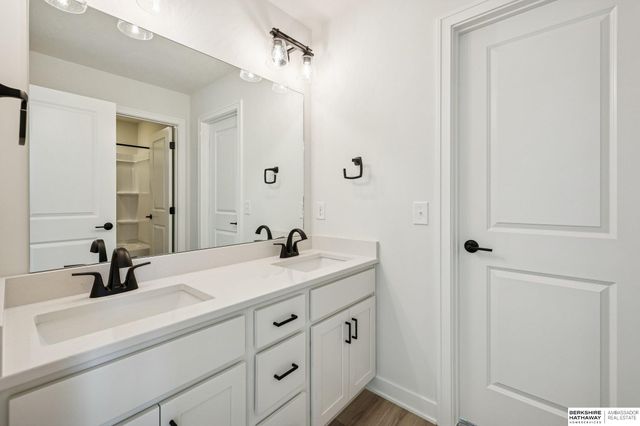 18055 Sycamore Drive, Gretna, NE 68028