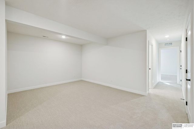 18055 Sycamore Drive, Gretna, NE 68028