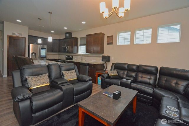 9976 Charles Street, Yelm, WA 98597