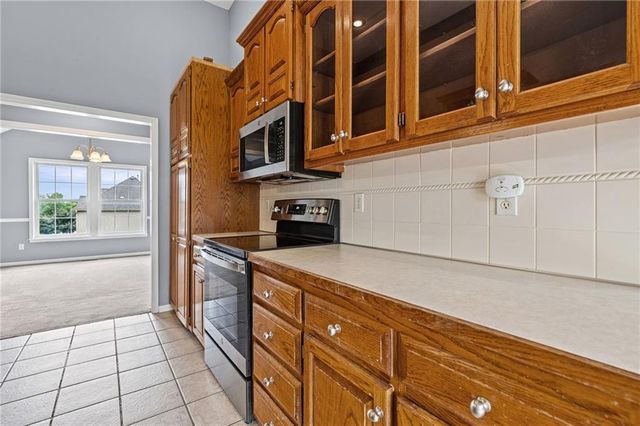 414 Donegal Drive, Smithville, MO 64089