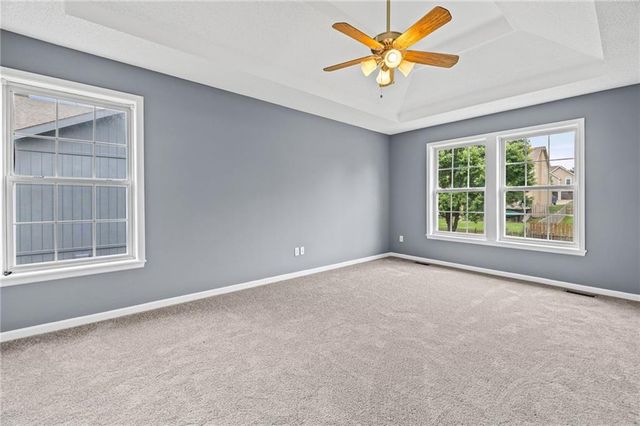 414 Donegal Drive, Smithville, MO 64089