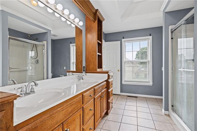 414 Donegal Drive, Smithville, MO 64089