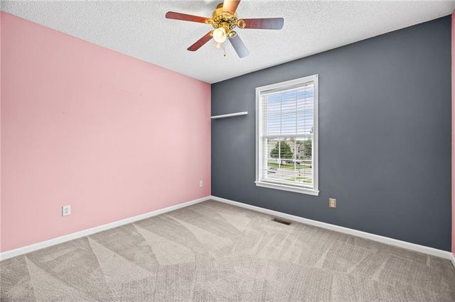 414 Donegal Drive, Smithville, MO 64089