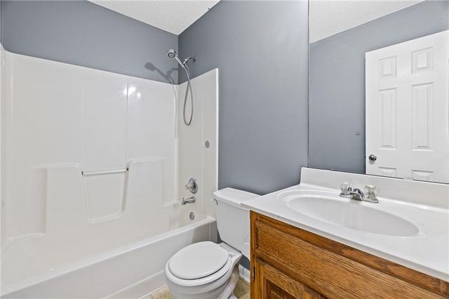 414 Donegal Drive, Smithville, MO 64089