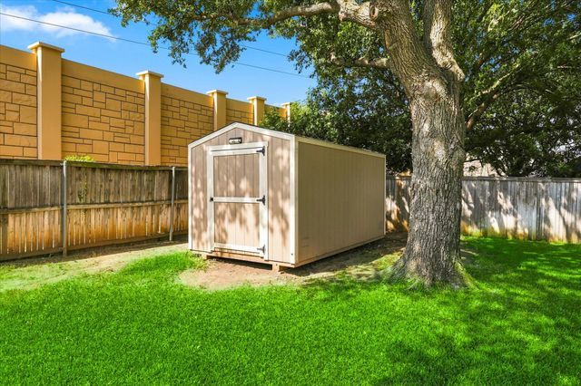 3 Roaring Creek Court, Trophy Club, TX 76262