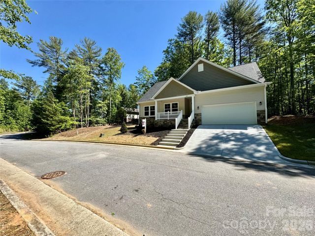 403 Scarlett Oak Court NE, Lenoir, NC 28605
