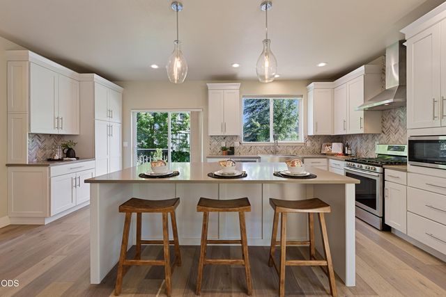 2968 NW Chianti Lane, Bend, OR 97703