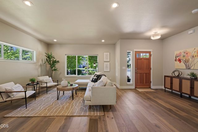 2968 NW Chianti Lane, Bend, OR 97703